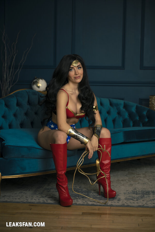 Lisa Mancini - Wonder Woman - 0