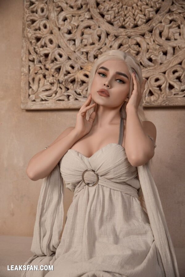 Kalinka Fox - Daenerys (Game Of Thrones) - 2