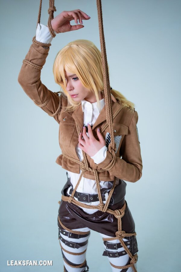 Cute Caterpillar - Historia Reiss (Shingeki No Kyojin) - 0