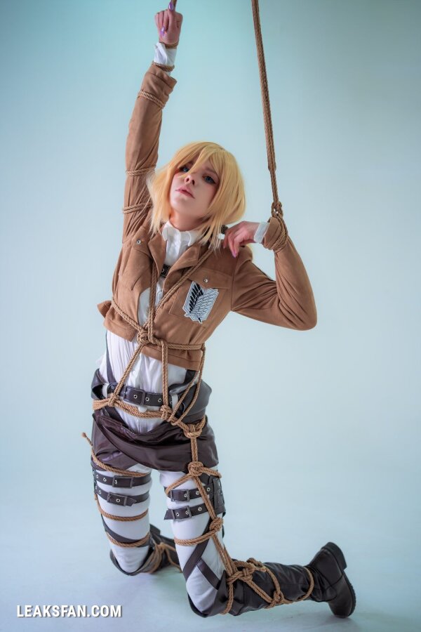 Cute Caterpillar - Historia Reiss (Shingeki No Kyojin) - 2