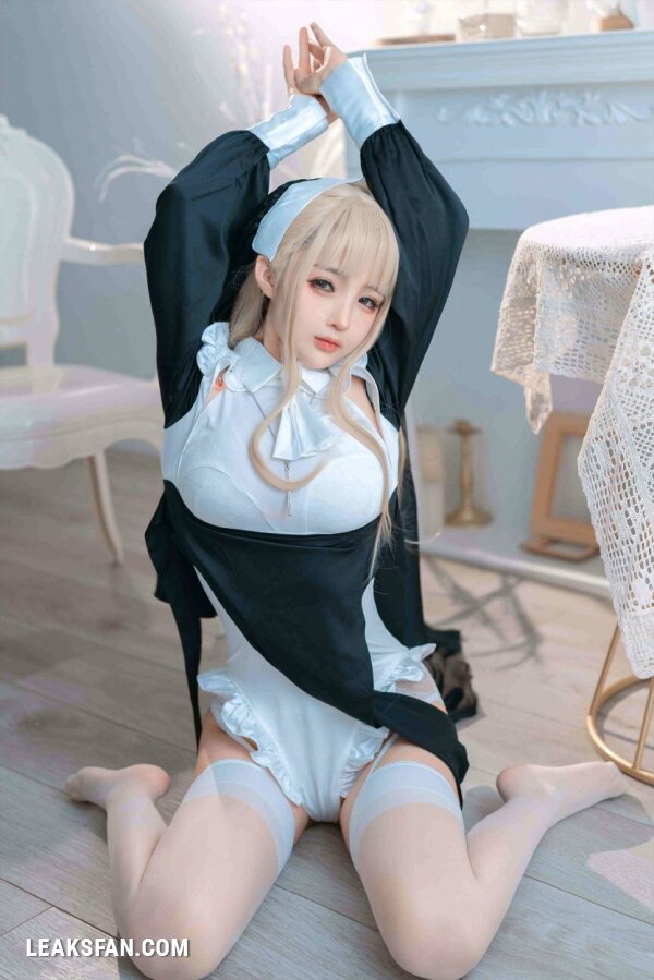 Sakurai - Nun (Random Cosplay) - 4