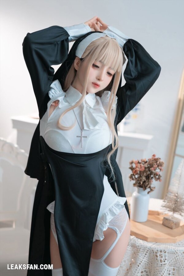 Sakurai - Nun (Random Cosplay) - 8