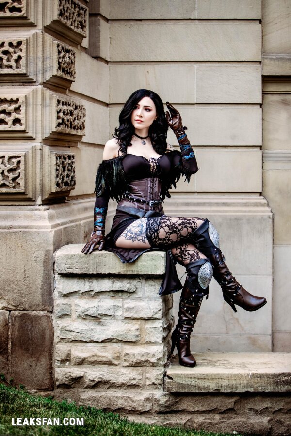 Luxlo Cosplay - Yennefer - 1