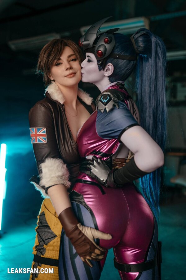 Alina Becker - Widowmaker x Tracer - 44