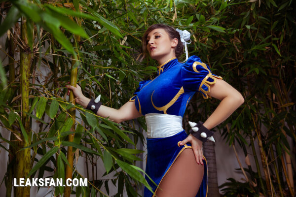 Holly Wolf - Chun-Li - 0