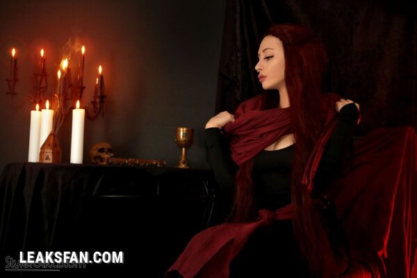 Elise Laurenne as Melisandre - 9