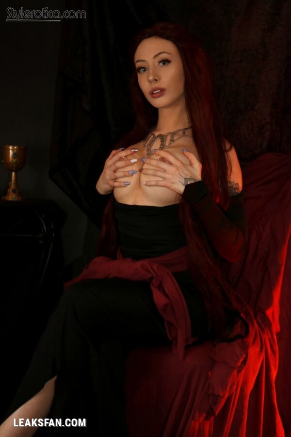 Elise Laurenne as Melisandre - 2