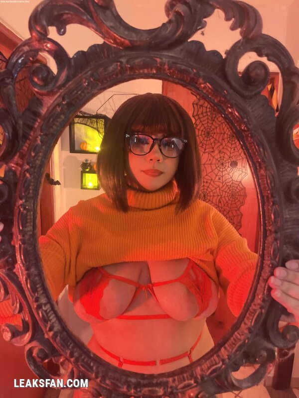 Velma Scooby Doo - 11