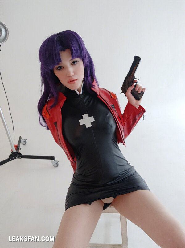 Lada Lyumos - Misato Katsuragi - 30