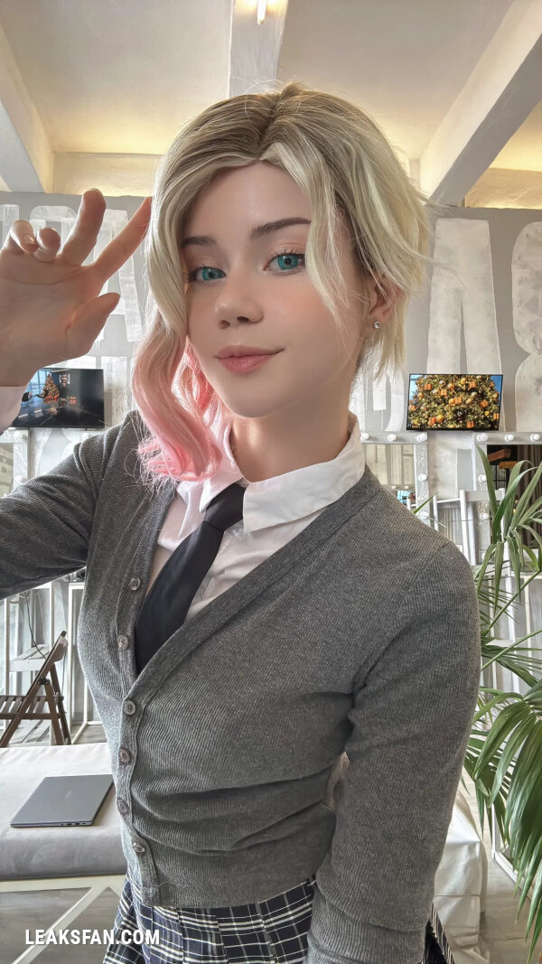 Anastasia Komori - Gwen - 39