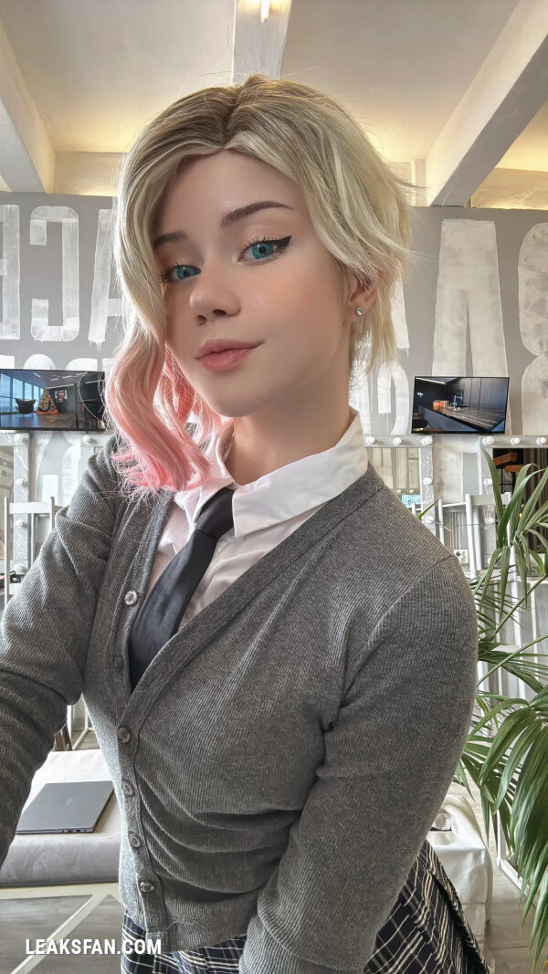 Anastasia Komori - Gwen - 41