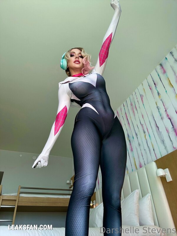 Darshelle Stevens - Gwen - 3