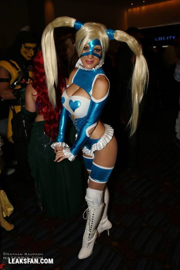 R.Mika (Street Fighter) cosplay by Kristen Hughey! - 5