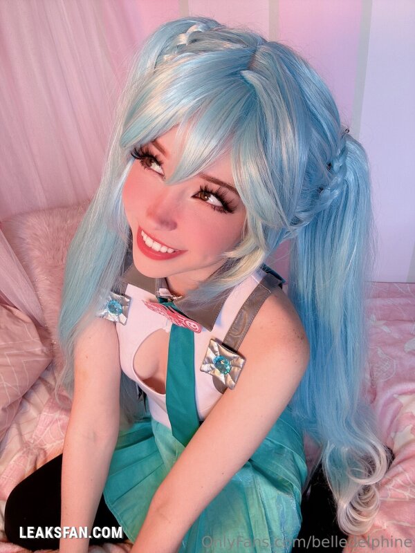 Belle Delphine ----------------- Hatsune Miku - 23