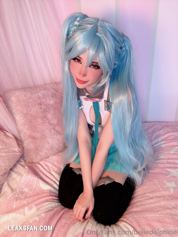 Belle Delphine ----------------- Hatsune Miku - 54