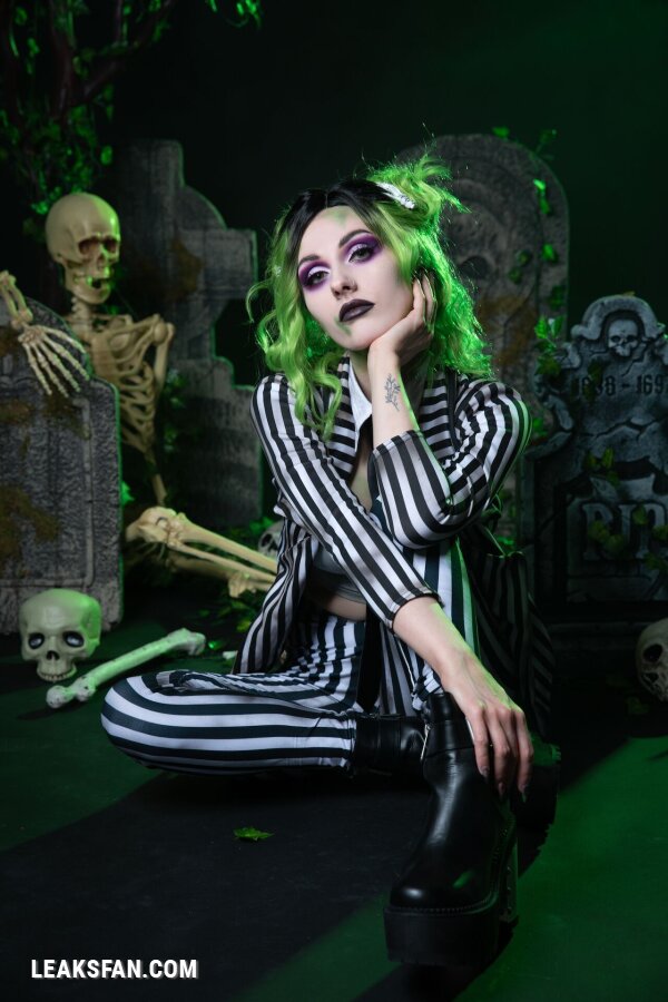 Rolyatistaylor - Beetlejuice - 41