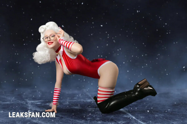 Lada Lyumos - Mrs. Claus - 47