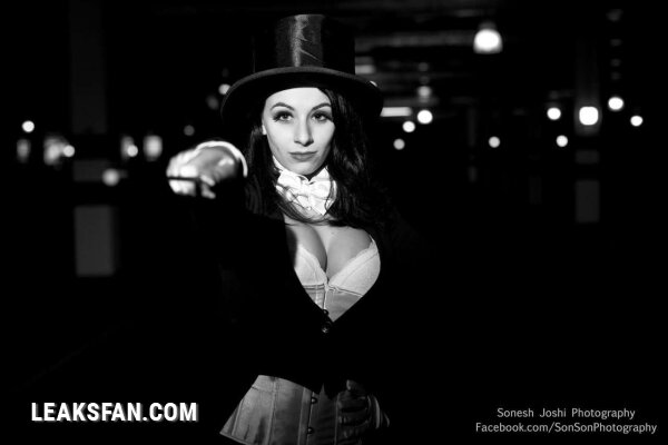 Zatanna Zatara (Justice League) - 1