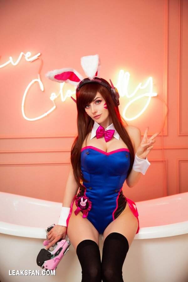 Rolyatis Taylor - D.Va Bunny Suit - 2