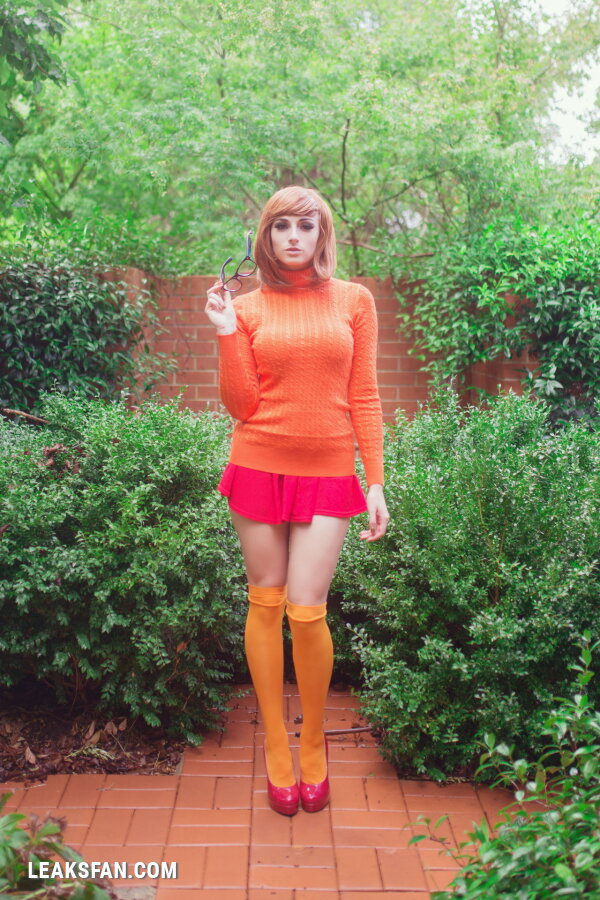 Kayla Erin as Velma Dinkley - 0