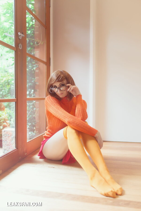 Kayla Erin as Velma Dinkley - 0