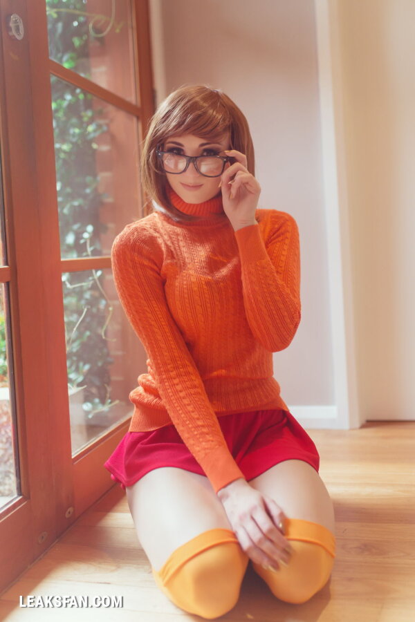 Kayla Erin as Velma Dinkley - 2