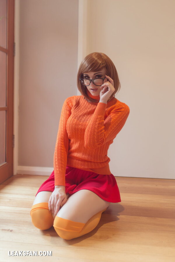 Kayla Erin as Velma Dinkley - 1