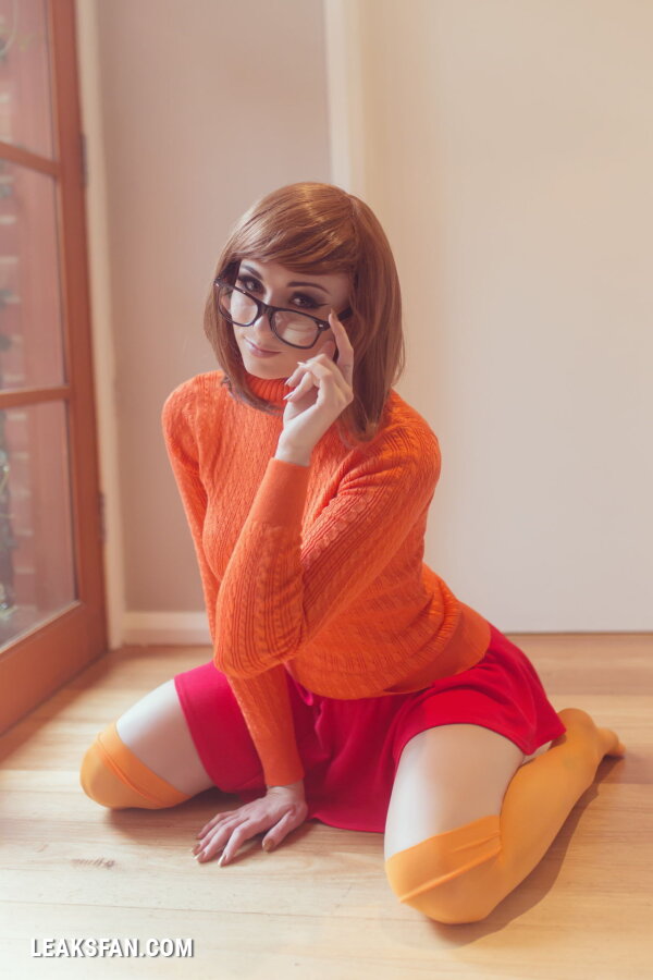 Kayla Erin as Velma Dinkley - 0