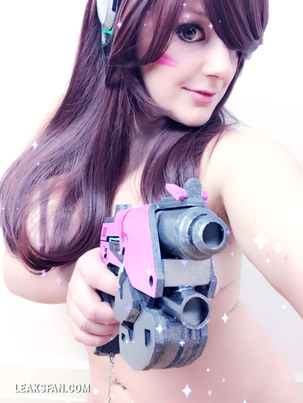 Vicki Valkyrie as D.va - 2