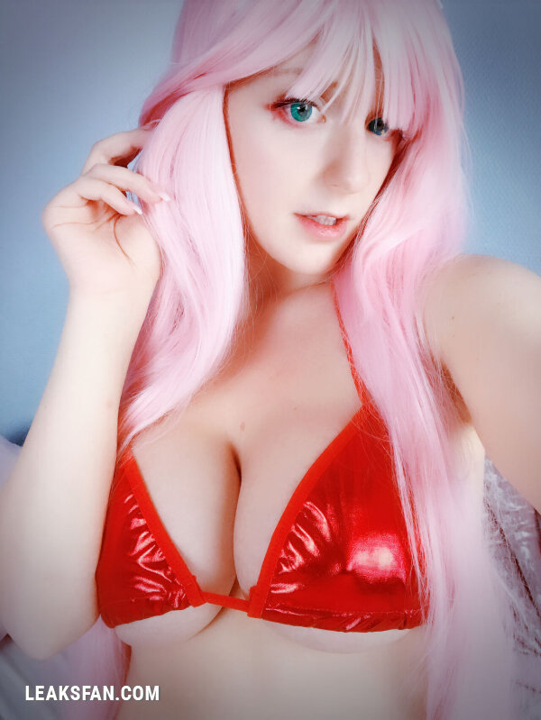 Vicki Valkyrie as Zero Two - 0